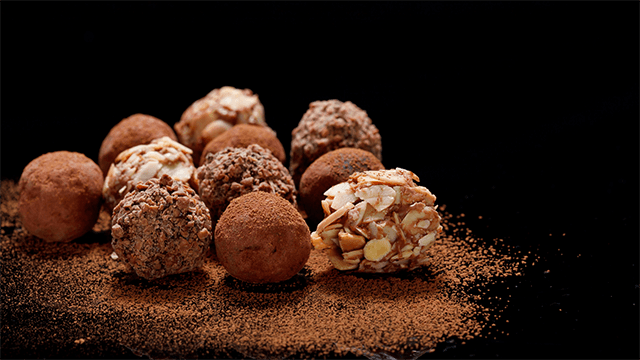 Hands-on chocolate truffle rolling